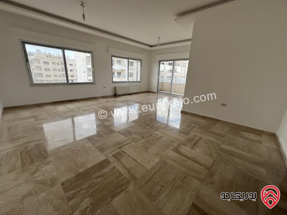  شقة ثالث مع رووف مساحة 230م للبيع في عمان - خلدا