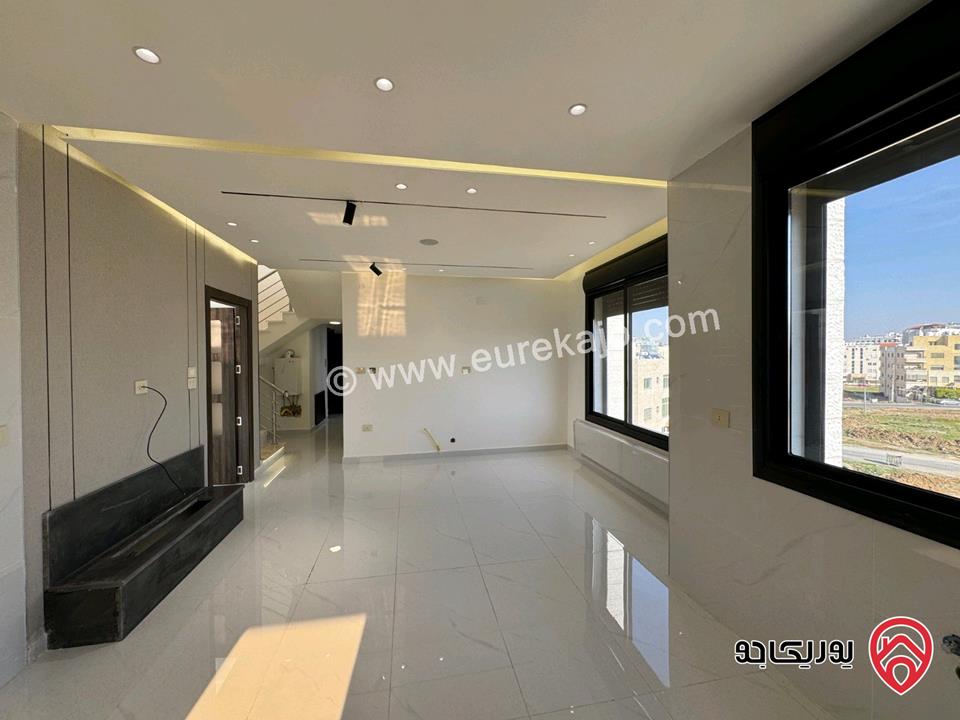 شقة طابق ثالث دوبلكس مساحة 190م للبيع في عمان - مرج الحمام طريق المطار بالقرب من كازية المناصير الظهير ومدارس العقيق من المالك مباشرة