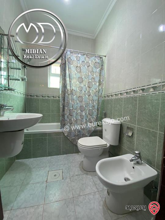 شقة ارضية للبيع في عمان - خلدا مساحة 195م مع ترس و حديقة 250م تشطيبات ديكورات سوبر ديلوكس بسعر مميز