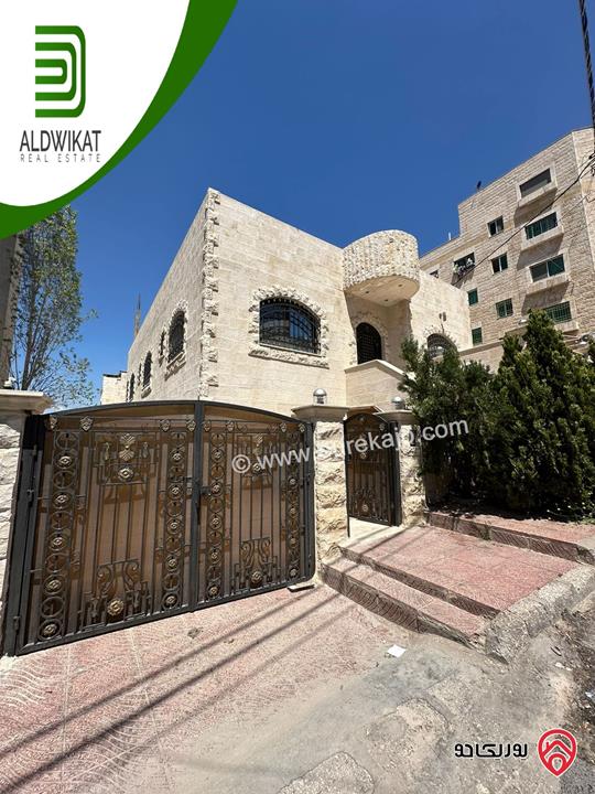 بيت مستقل مساحة البناء 320م ومساحة الارض 315م للبيع في عمان - الياسمين