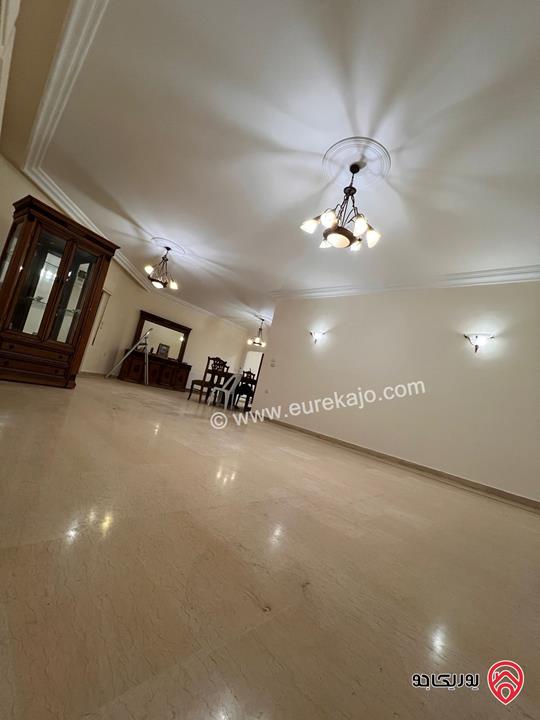 شقة أرضية مساحة 200م داخلي و 180م خارجي للايجار في عمان - السابع