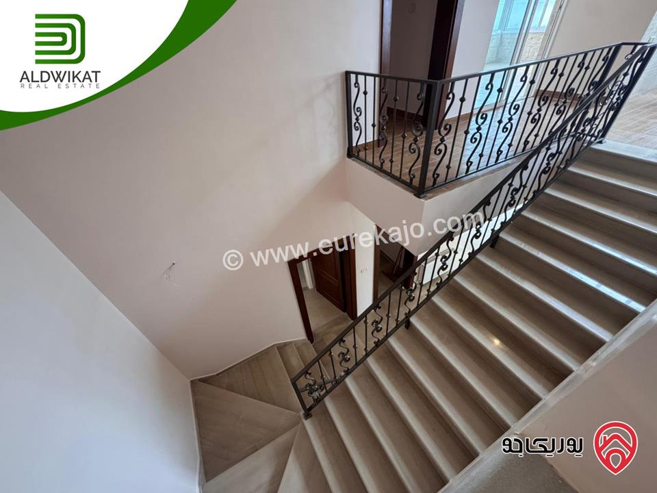 فيلا مستقلة للبيع في عمان - صويلح بالقرب من الحمر مساحة الأرض860م مساحة البناء 390م موقع اطلالة