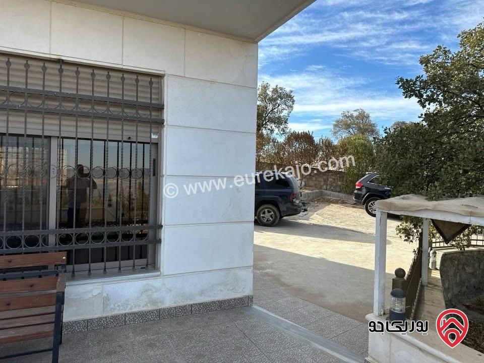 مزرعة مميزة جداً مساحة الأرض 3 دونم و 400م والبناء 180م للبيع في الزرقاء - العالوك بيرين إطلالة بنوراما 