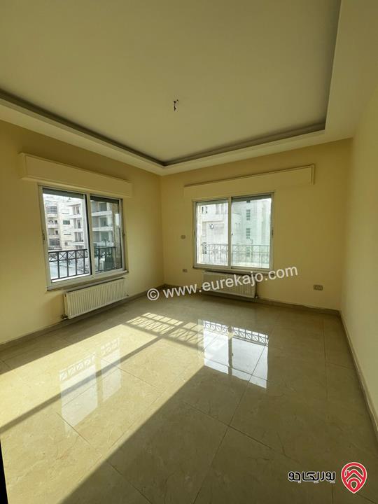 شقة مشمسة طابق ثاني مساحة 200م للايجار في عمان - الرابية