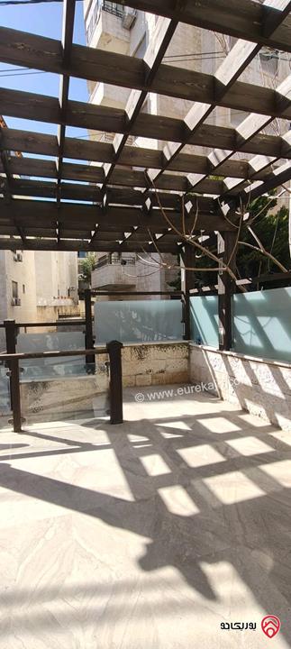 شقة ارضية مساحة 350م للبيع في عمان - دير غبار 