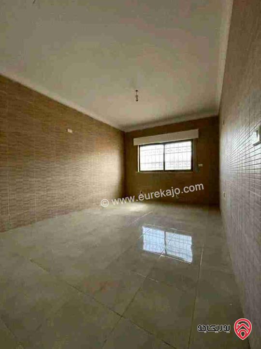 شقة فارغة مساحة 185م داخلي و 80م خارجي للايجار في عمان - أم السماق