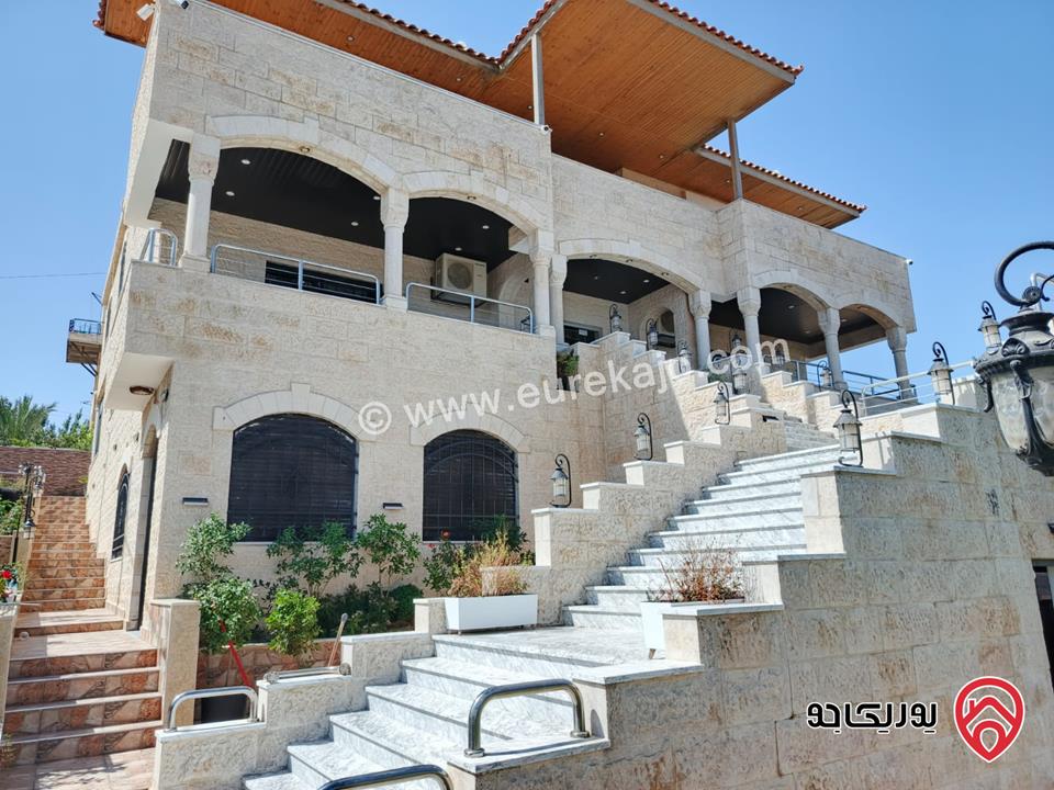 فيلا مستقلة مفروشة للبيع في عمان - ناعور مساحة الارض 1050م ومساحة البناء 1000م ومساحة الحديقة 400م ومساحة الترس 200م موقع اطلالة رائع ومميز
