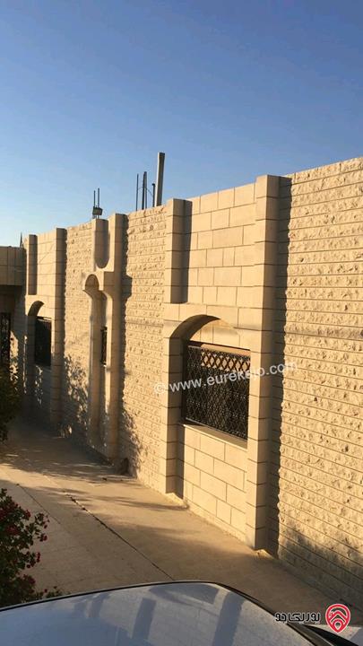 فيلا مساحة البناء 1000م على أرض 1142م للبيع في عمان - صويلح