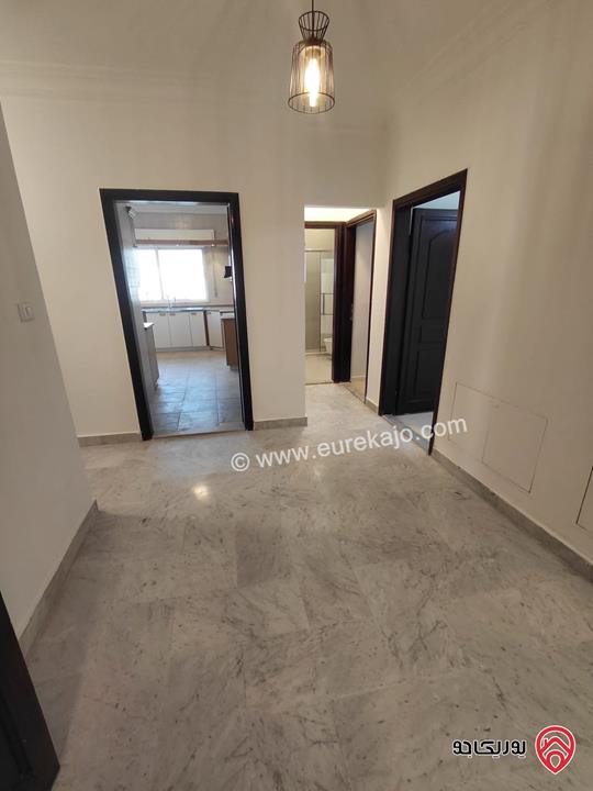 شقة مجددة طابق أول مساحة 200م للإيجار في عمان - دير غبار 