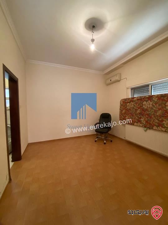 شقة مميزة طابق ارضي معلق 140م تشطيب سوبر ديلوكس للبيع في عمان - خلدا