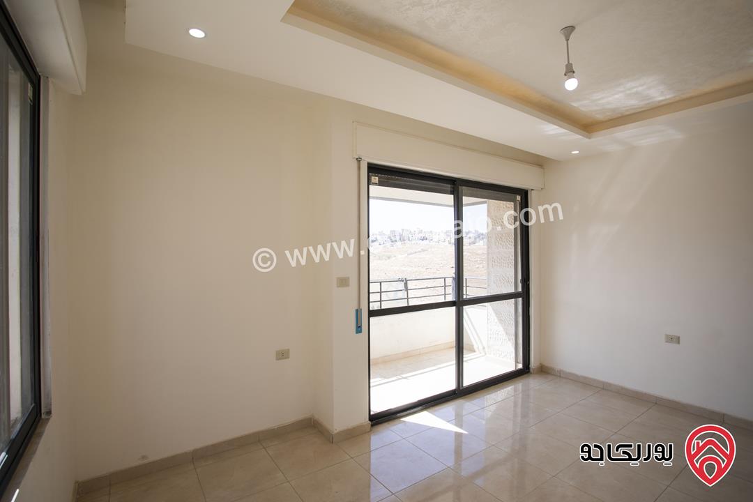 شقة طابق ثالث مع روف مساحة 135م للبيع من المالك كاش او اقساط في عمان - ابو علندا 