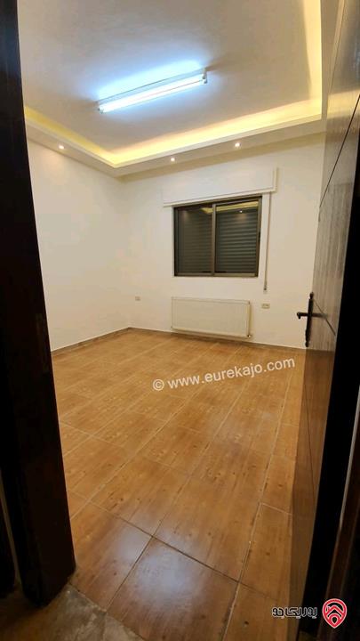 شقة شبه ارضية مساحة 190م داخلي و 200م خارجي فارغة للايجار في عمان - ضاحية النخيل