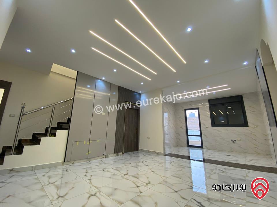 شقة مميزة طابق ثالث مع روف دوبلكس مساحة 198م مع ترس واسع 60م بمدخل مستقل للبيع في عمان - شفا بدران/ ابو نصير، دوار البحرية