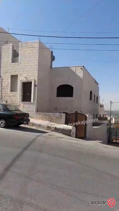 منزل مكون من 3 طوابق على ارض 301م للبيع في عمان - حي عدن في جبل النصر