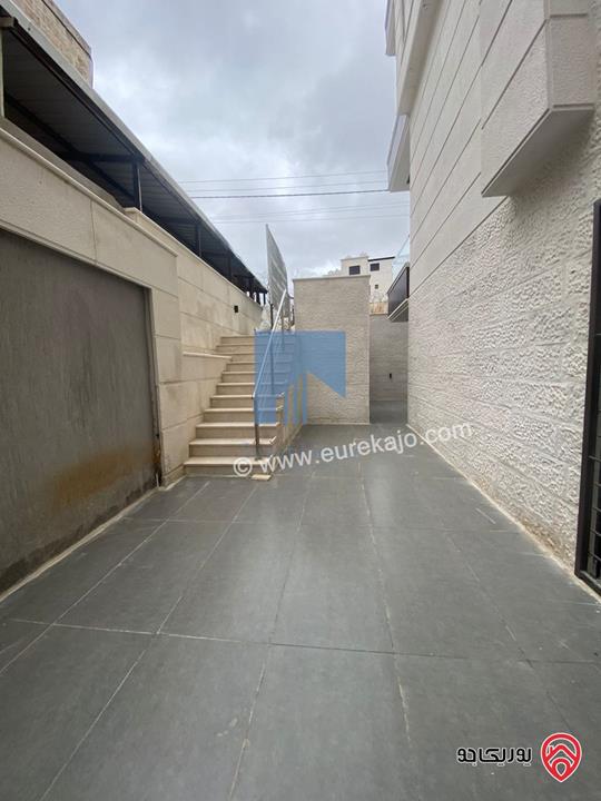 شقة شبه ارضية مساحة 175م مع ترسات 120م للبيع في عمان - الرابية