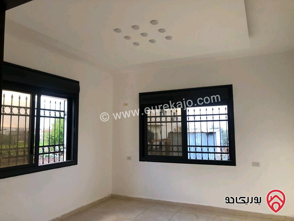 فيلا مساحة 280م على أرض 1300م للايجار في اربد - الصريح