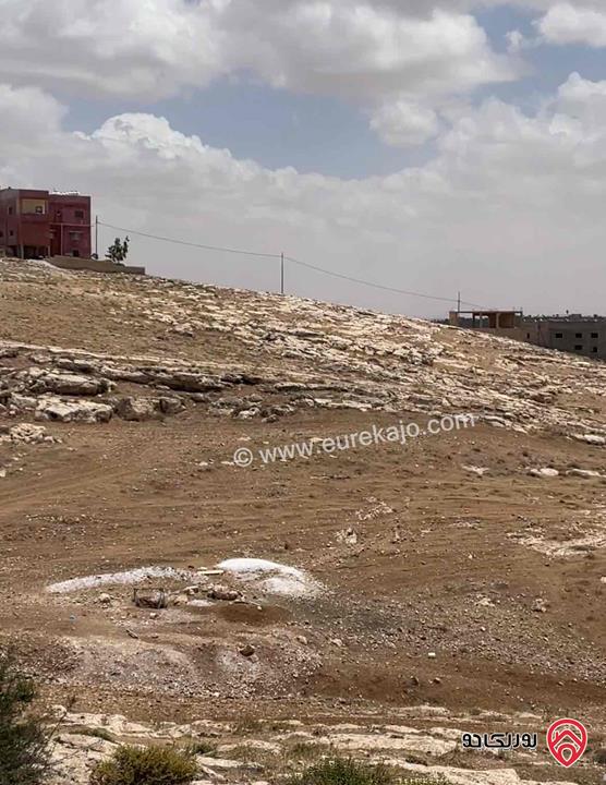 قطعة ارض مساحة 2 دونم و 255م للبيع في مادبا - منطقة ماعين 