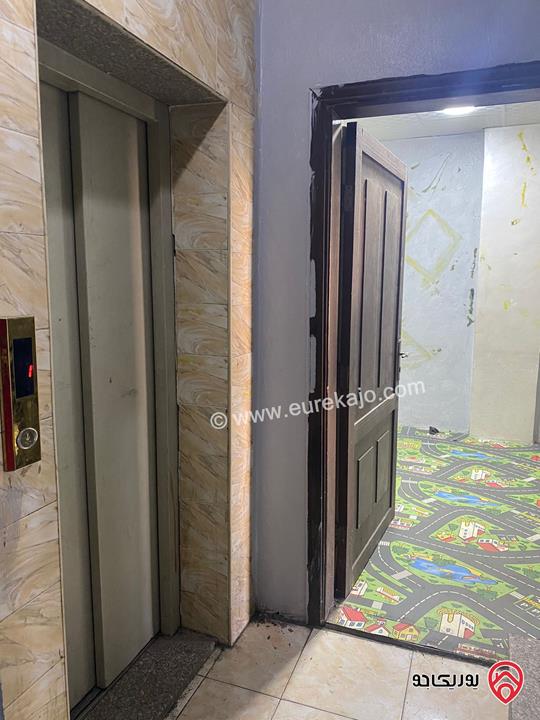 مكاتب بمساحات مختلفة للايجار في الزرقاء الجديدة شارع الكرامة