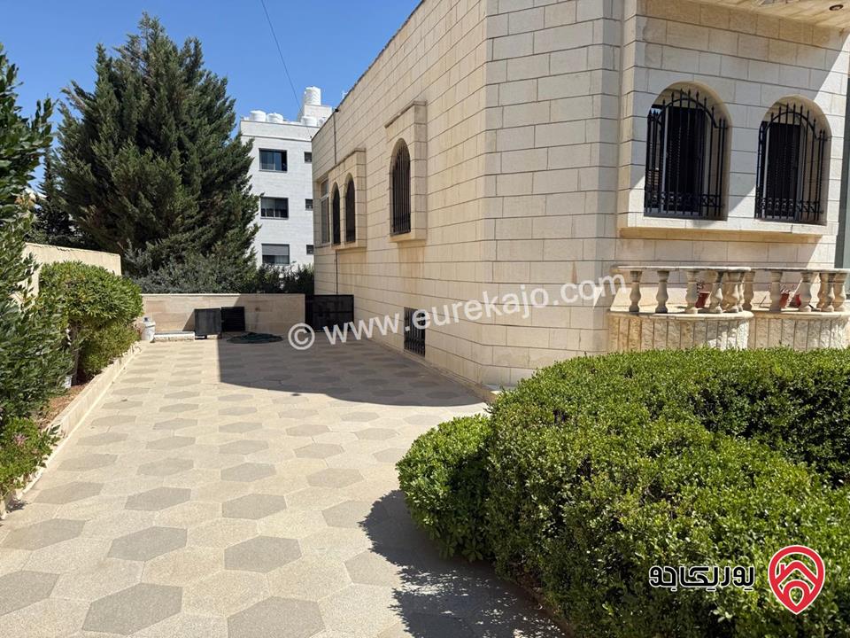 فيلا مساحة 700م على أرض 1073م للبيع في عمان - الجبيهة حي إبن عوف