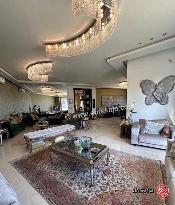 فيلا فخمة مساحة 740م على أرض 750م للبيع في عمان - دابوق 