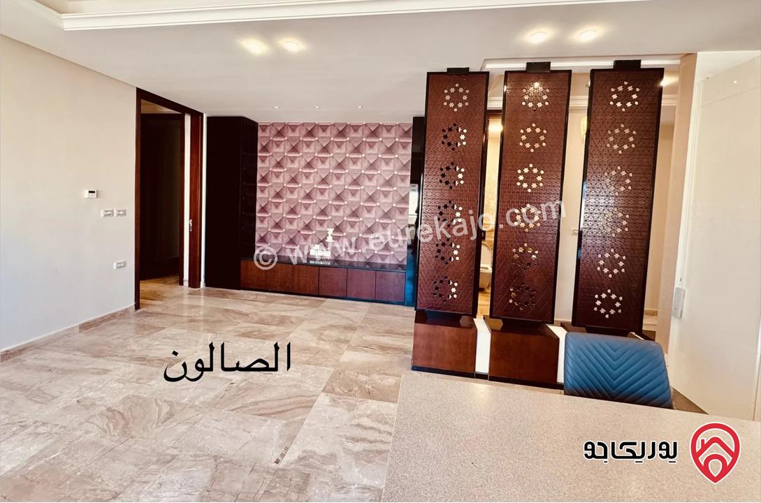 شقة فاخرة طابق ثالث مع روف مساحة 405م للبيع في عمان - خلدا