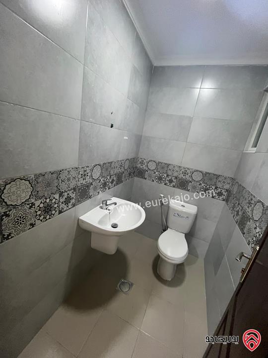 شقة فارغة شبه أرضي مساحة 175م داخلي و 100م خارجي للايجار في عمان - ضاحية الرشيد