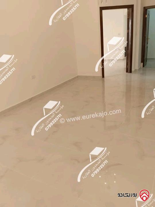 شقة ارضية مساحة 180م داخلي و 80م خارجي للإيجار فارغة في عمان - خلدا