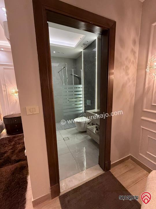 شقة شبه ارضية مساحة 210م داخلي و 180م خارجي لم تسكن للايجار مفروشة في عمان - خلدا