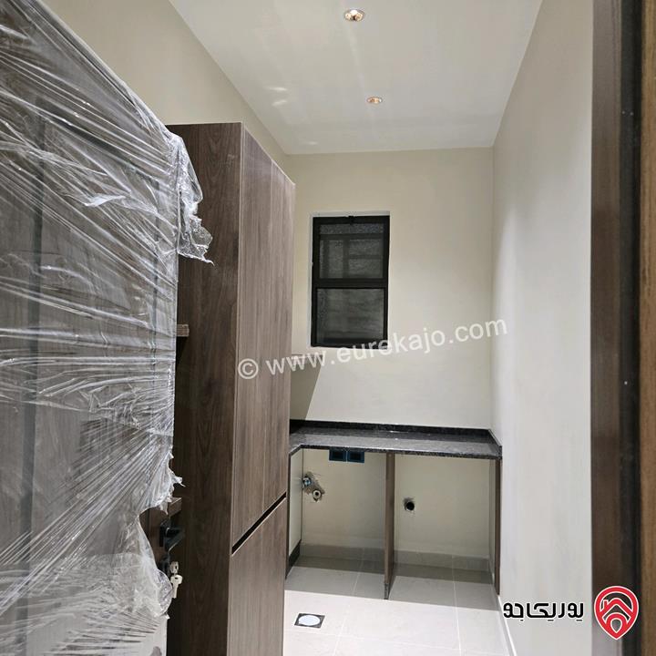 فيلا سوبر ديلوكس مساحة 300م على أرض 550م للبيع في الزرقاء - ضاحية المدينة المنورة
