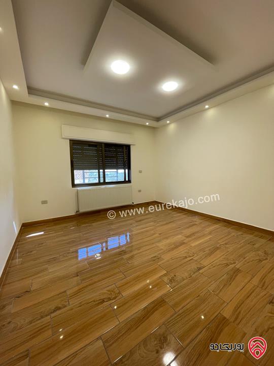 شقة فارغة مساحة 200م داخلي و 50م خارجي للإيجار في عمان - خلدا