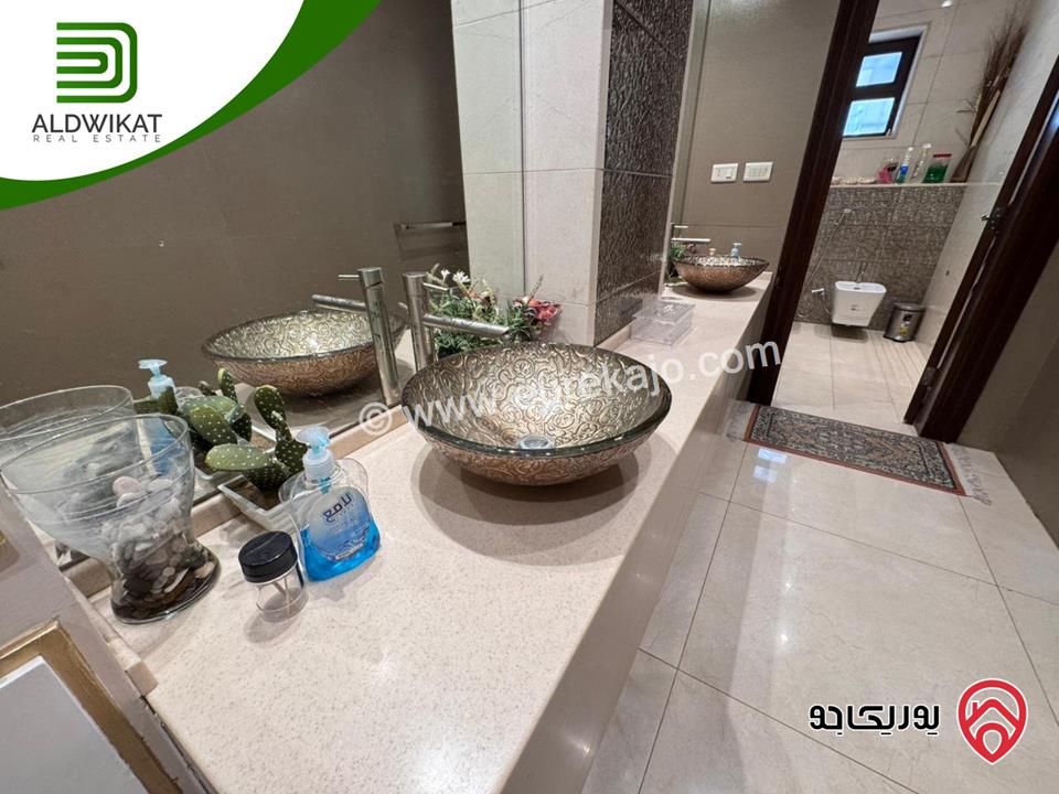فيلا مستقلة للبيع في منجا/ مادبا مساحة البناء 1400م ومساحة الارض 1000م موقع مميز فلل حديثة