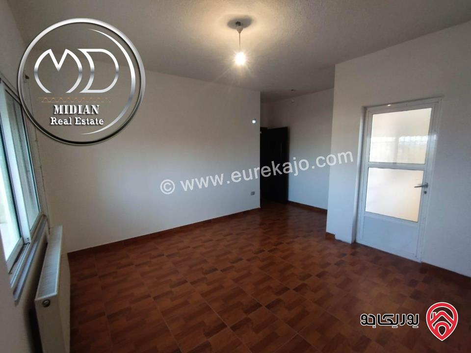 شقة للبيع في عمان - ام السماق طابق اول مساحة 215م 4 نوم تشطيبات سوبر ديلوكس اطلالة جميلة بسعر مميز جداً