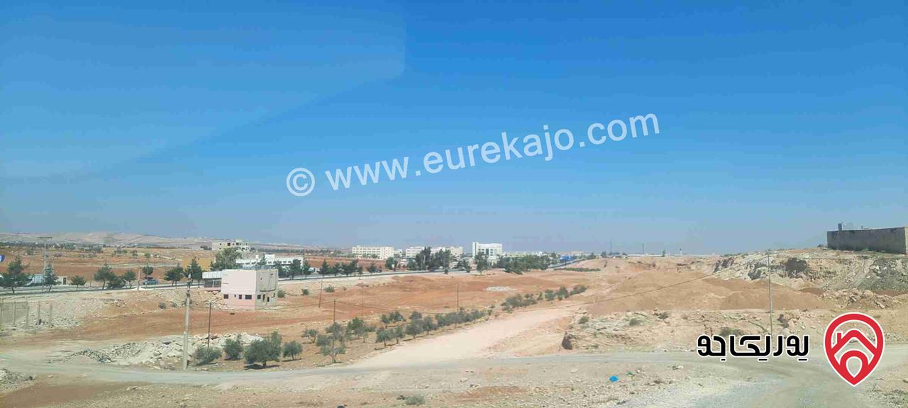 أرض مساحة 3 دونم و 650م للبيع في اربد تقع بين جامعة إربد الأهلية وجامعة جدارا