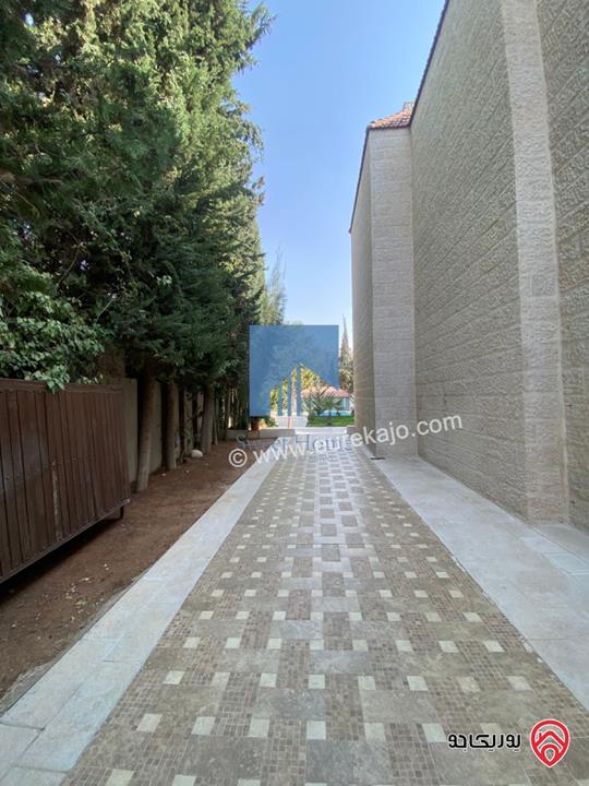 فيلا مستقلة فاخرة مساحة 700م على ارض 1 دونم و 350م للبيع في عمان - أم السماق الشمالي قرب التلاوي وخلف السنترو 