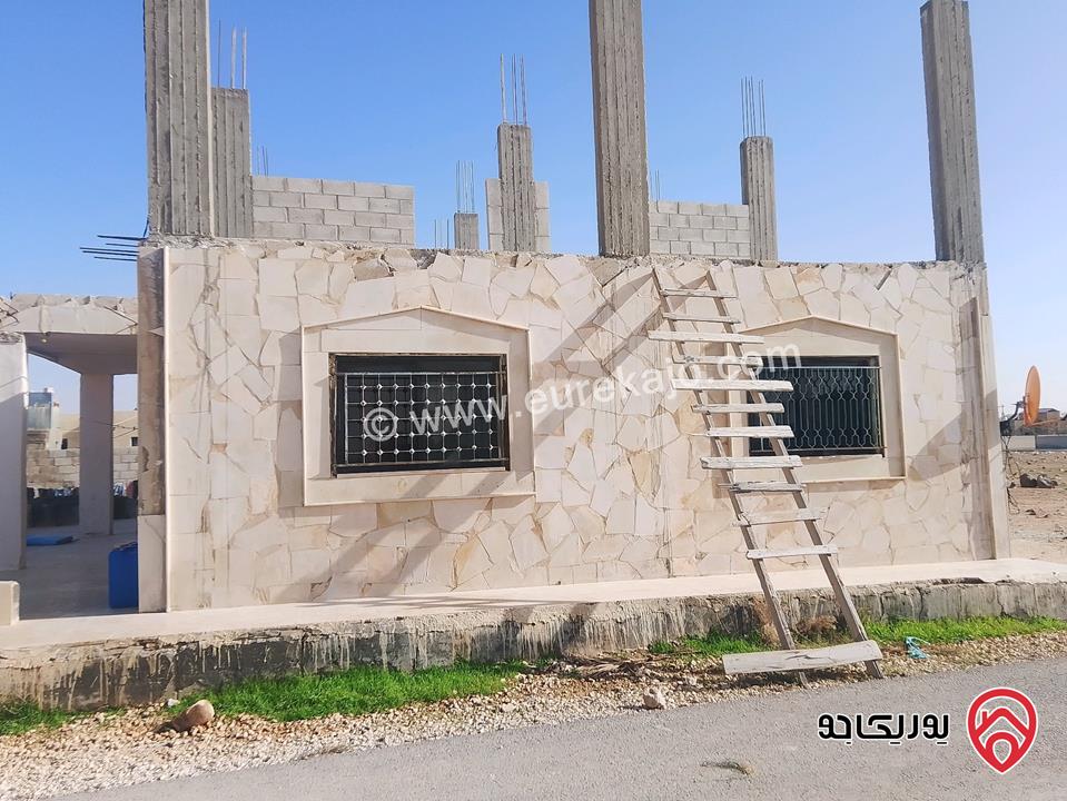 بيت طابقين مساحة 500م على أرض 600م للبيع في المفرق