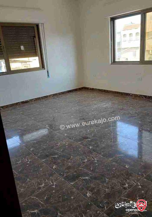 شقة فارغة طابق ثالث مساحة 95م للإيجار في عمان - الرابية 