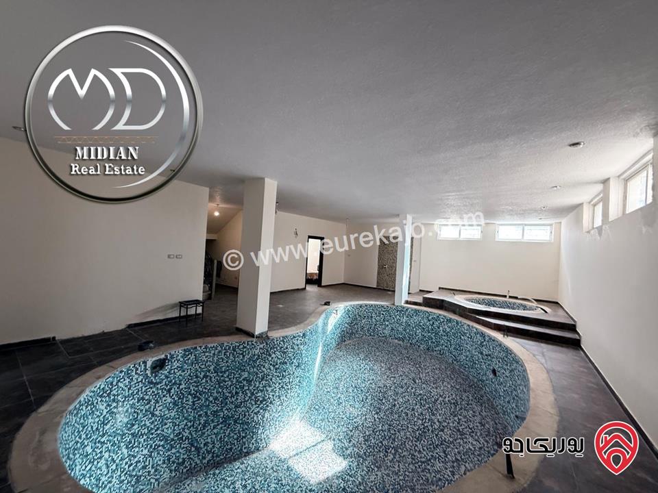 فيلا جديدة للبيع في أجمل مناطق عمان - الظهير مساحة 560م مع مسبح تراسات و حدائق 250م تشطيبات سوبر ديلوكس اطلالة رائعة