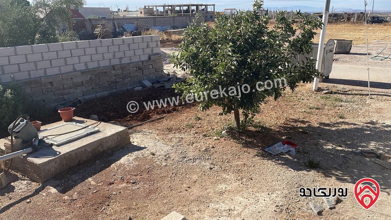 منزل مستقل مساحة 430م على أرض 1 دونم مفروز بناء جديد تشطيبات حديثه بئر ماء ملحق تسويه وعمدان مسطح 180 متر قيد التجهيز للبيع في الرمثا - الطرة