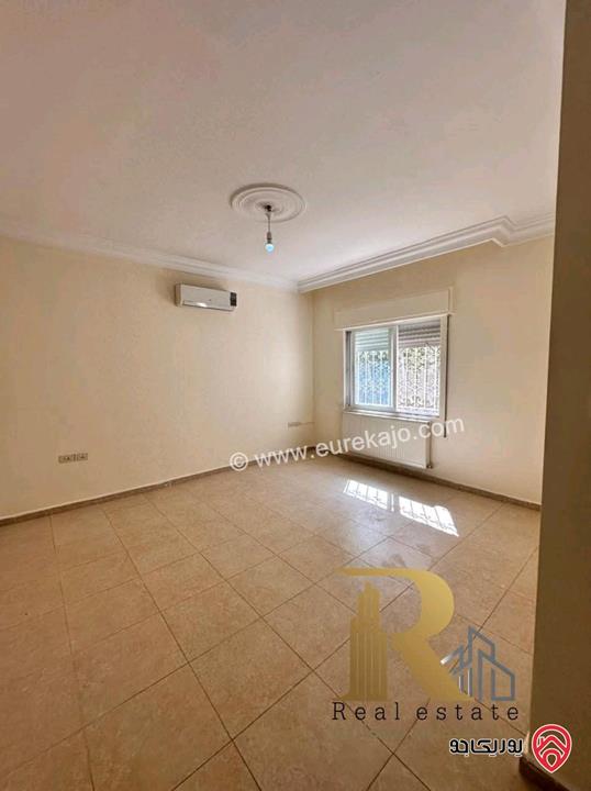 شقة مميزة مساحة 180م داخلي و 300م خارجي للبيع في عمان - الرونق 