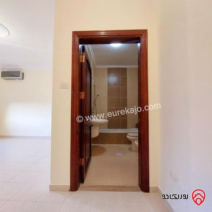 شقة طابق ثالث مع روف مساحة 200م للبيع في عمان - خلدا