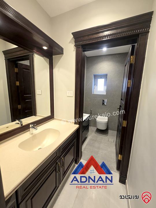 شقة طابقية مساحة 300م طابق ثاني للإيجار الفارغ مجددة بالكامل في عمان - الصويفية