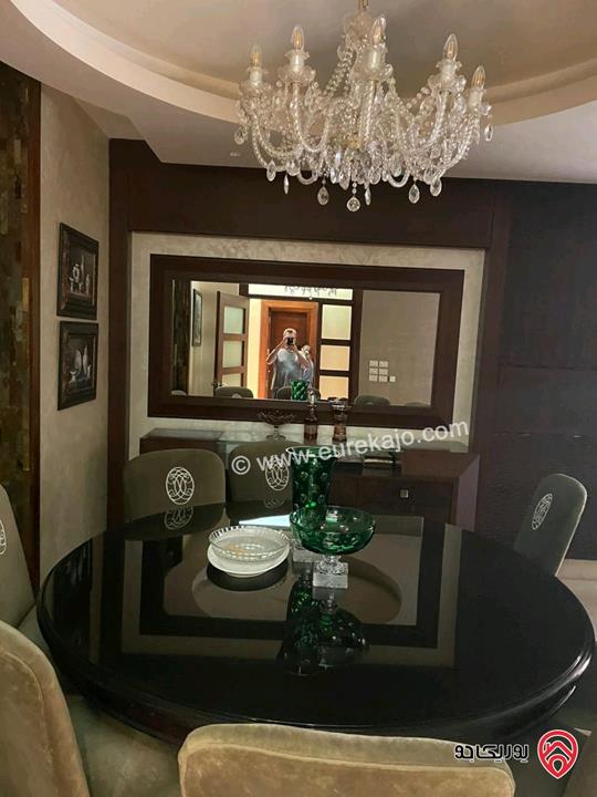 شقة ارضية طابقية مساحة 286م داخلي و حديقة وتراسات 300م للبيع في عمان - أم اذينة