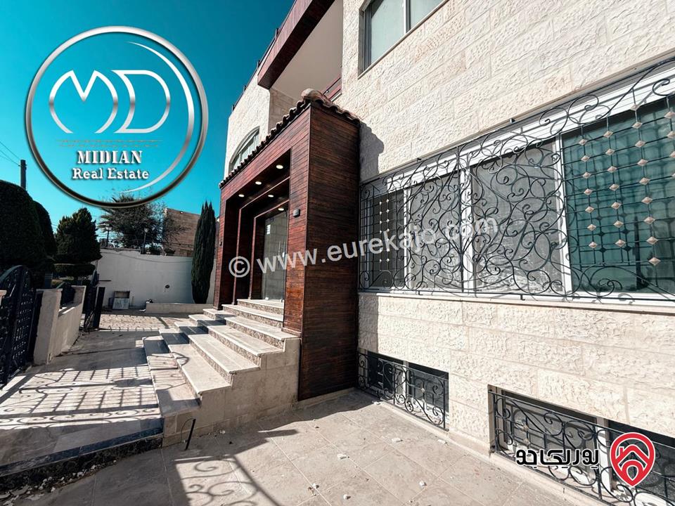 فيلا جديدة للبيع في أجمل مناطق عمان - الظهير مساحة 560م مع مسبح تراسات و حدائق 250م تشطيبات سوبر ديلوكس اطلالة رائعة