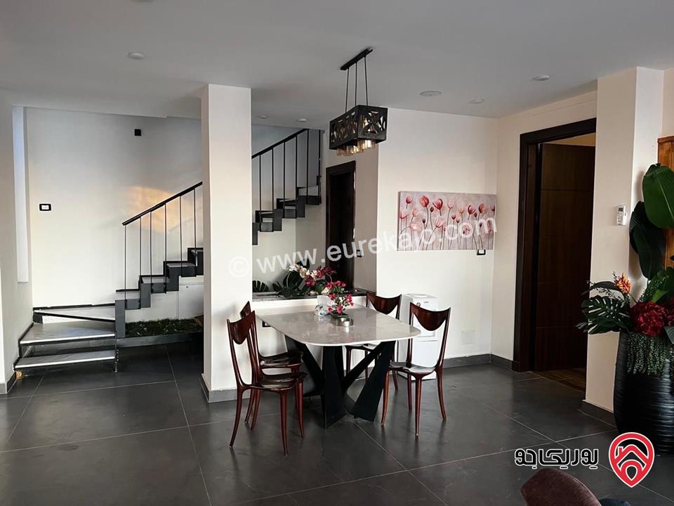 شاليه فخم جدا مساحة الأرض 311م على شارعين ومساحة البناء 220م للبيع في البحر الميت - الروضة 