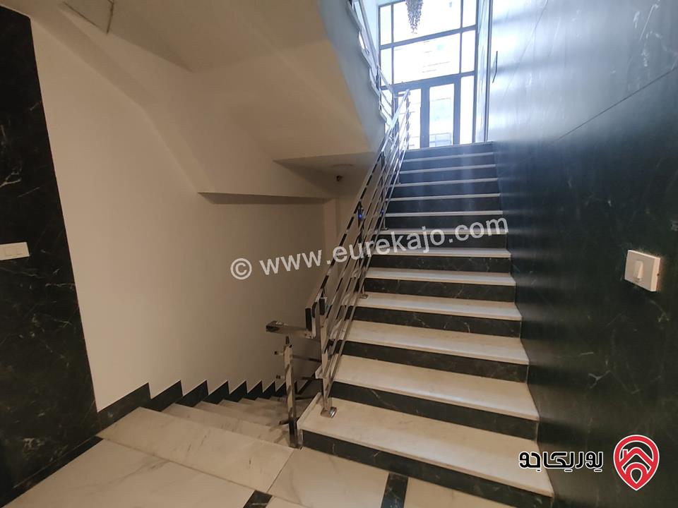 شقة شبه أرضية مساحة 205م داخلي و 150م خارجي للبيع في عمان - الصويفية  	 