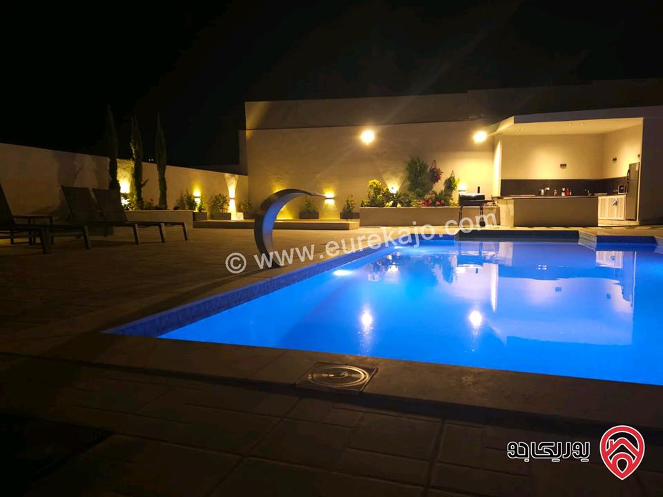 فيلا مساحة 700م على أرض 3 دونم و 512م للبيع في السلط