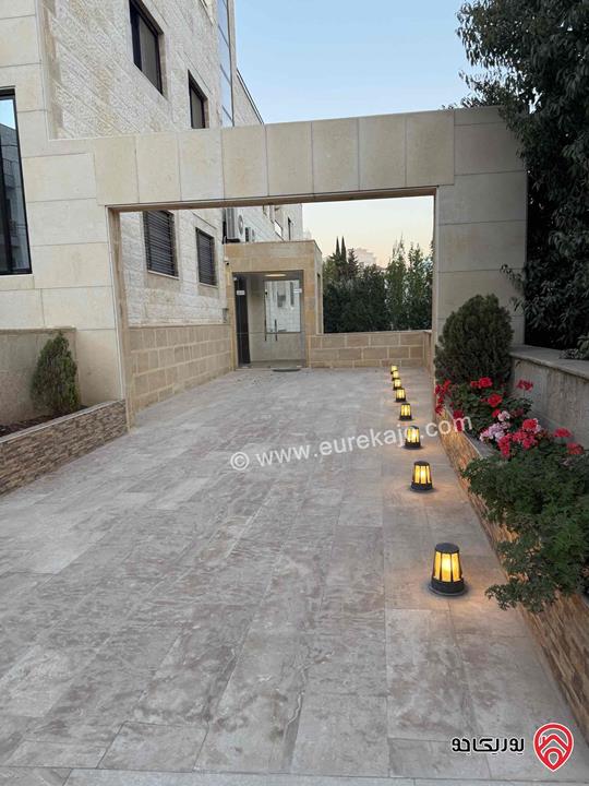 شقة مساحة 146م طابق -1 من المدخل الامامي وطابق ثاني من الشارع الخلفي للبيع في عمان - دابوق، منطقة سكن خاص طابقين ورووف