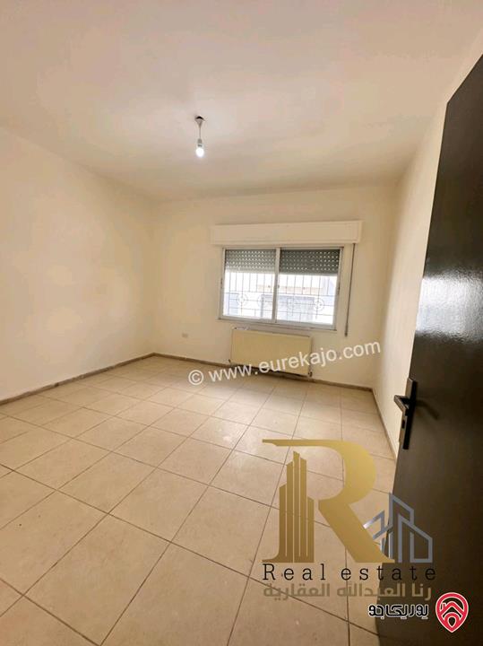 شقة مميزة طابق أرضي مساحة 150م داخلي و 120م خارجي للبيع في عمان - أبنو السوس