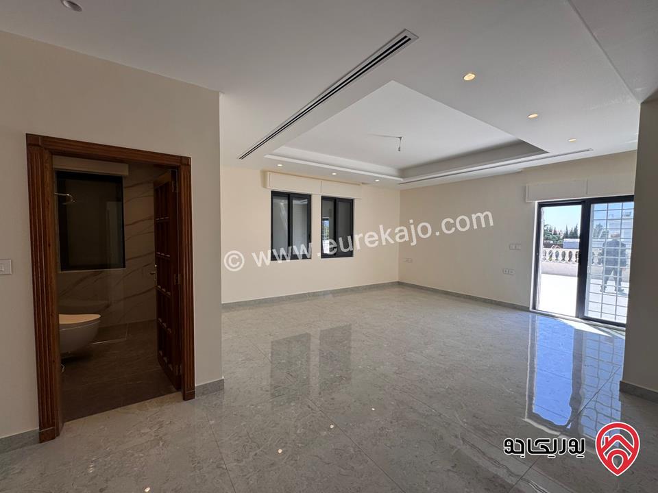 فيلا مستقلة للبيع في عمان - عبدون مساحة الارض 1350 م والبناء 1000م ، الحديقة 400م ، الترس 200م بالقرب من السفارة الامريكية موقع مميز 