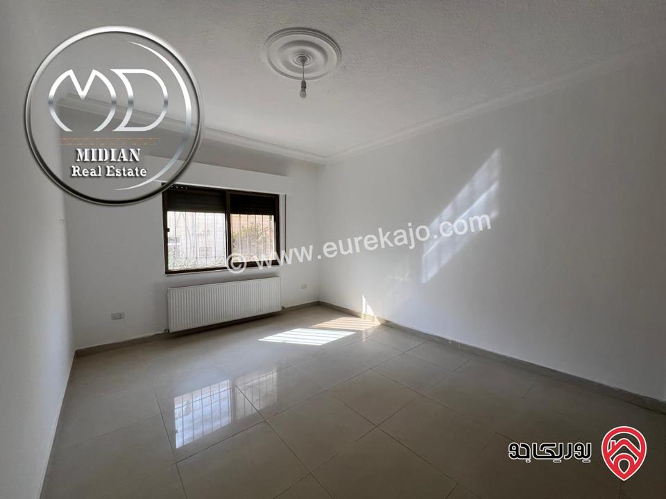 شقة شبه ارضي للبيع في عمان - ضاحية الرشيد مساحة 165م مع ترس و حديقة 50م سوبر ديلوكس بسعر مميز